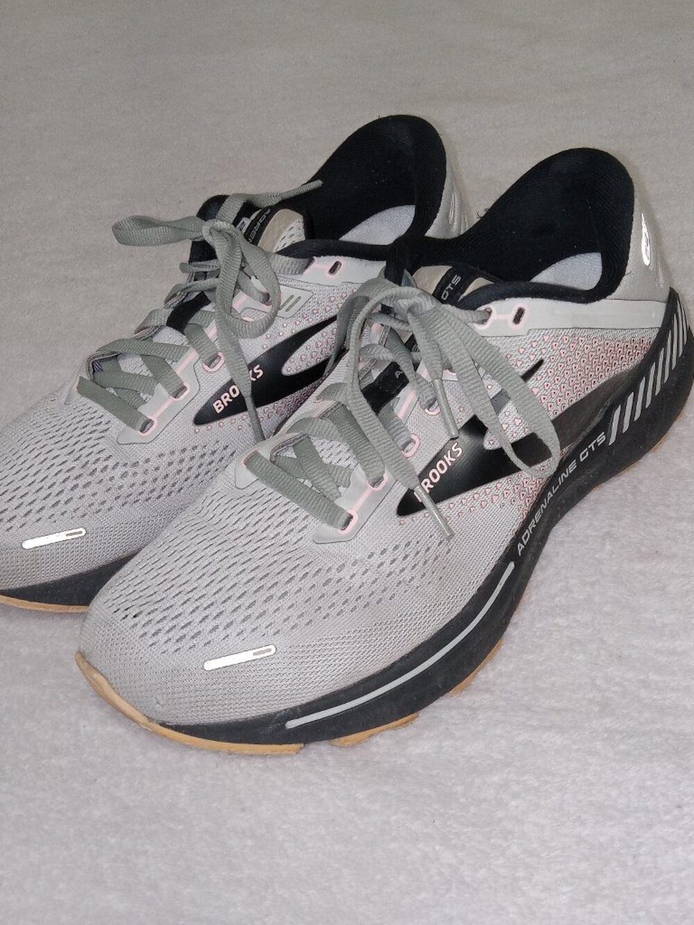 Brooks Adrenaline GTS 22 Women's Size 9 D (Wide) Running Shoes Gray Pink